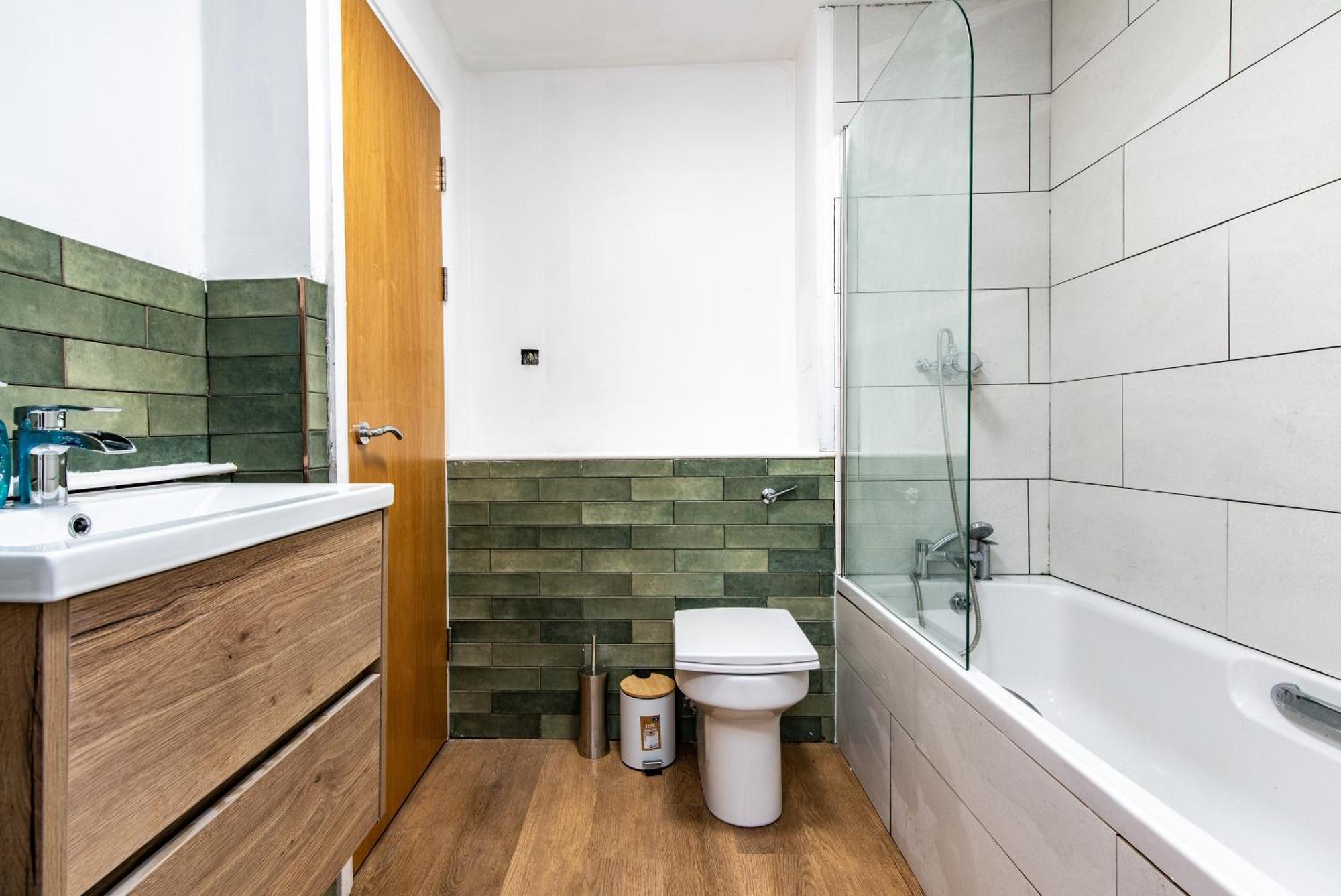 2br With Parking, Close To Centre Apartamento